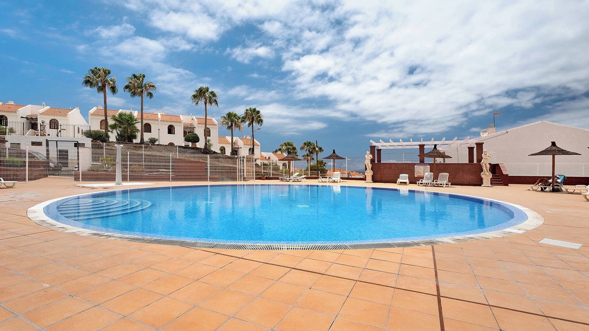 Costa Adeje Apartment | Vacation Apartment 'Torviscas Endless Summer' with Sea View, Shared Pool and Wi-Fi