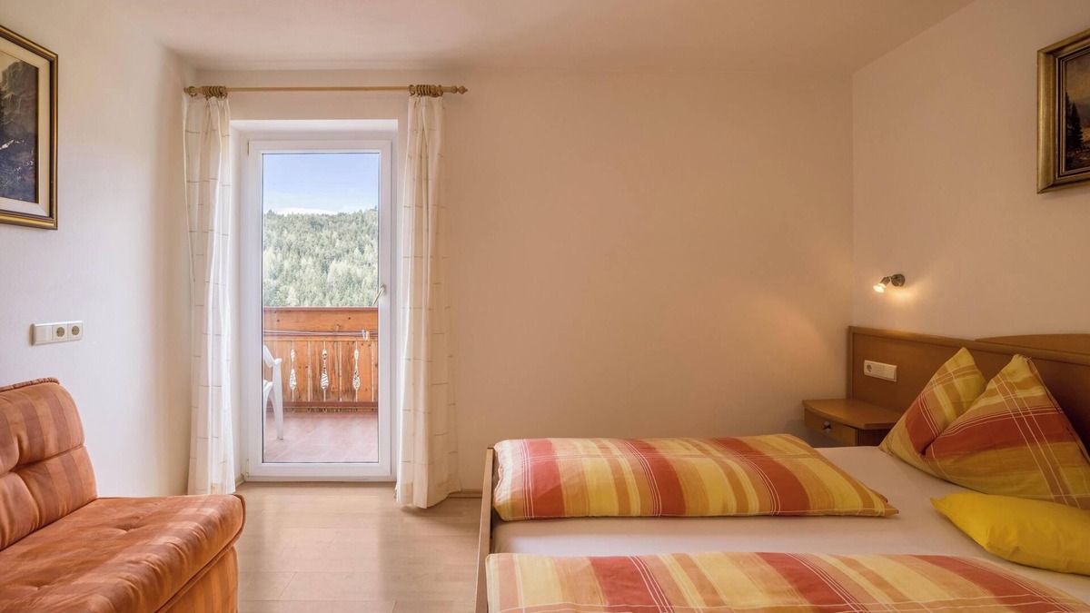 Terento Apartment | Vacation Apartment "Gitschbergblick" close to Skiing & Hiking Areas with Mountain View & Wi-Fi