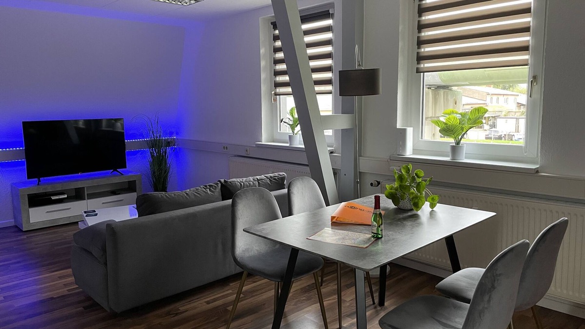 Johannesvorstadt Apartment | Vacation apartment "TUNING-Bus" in Erfurt, near the north beach