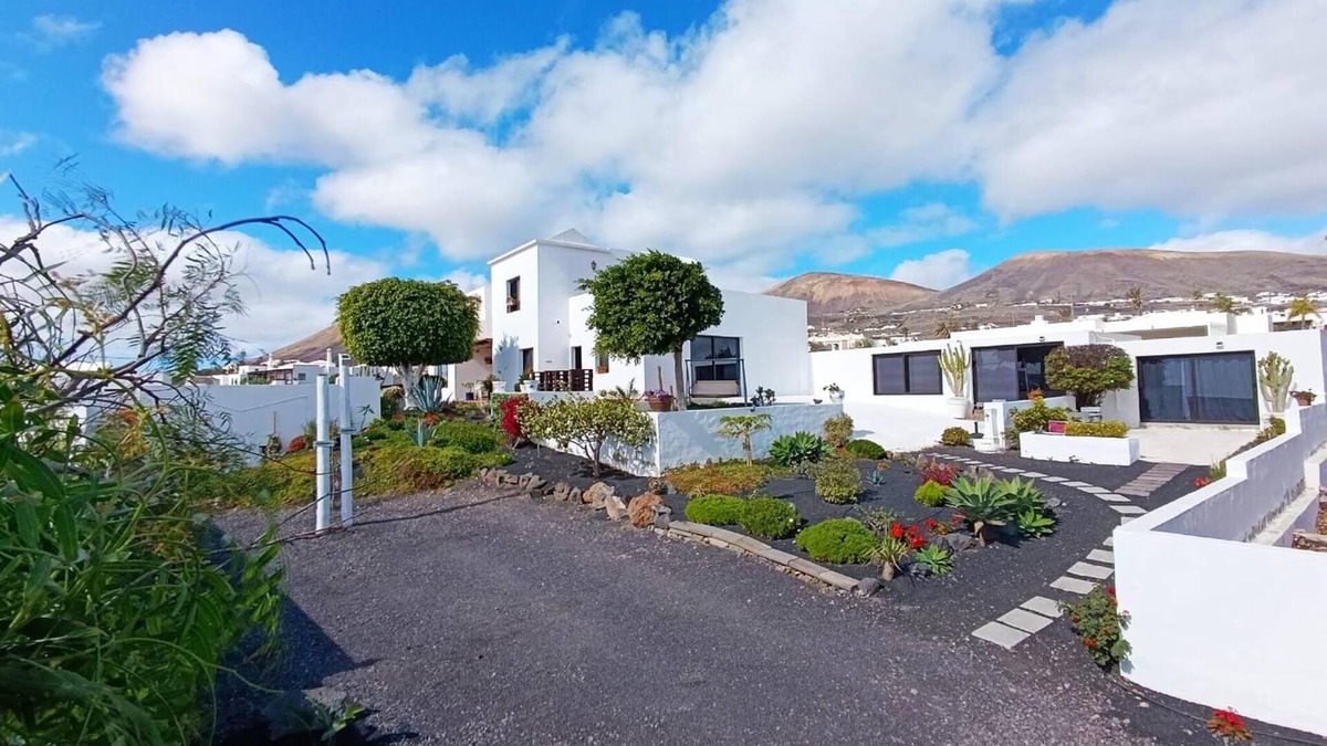 Macher Apartment | Vacation Apartment 'Villa Lilli' with Sea View, Private Pool and Wi-Fi