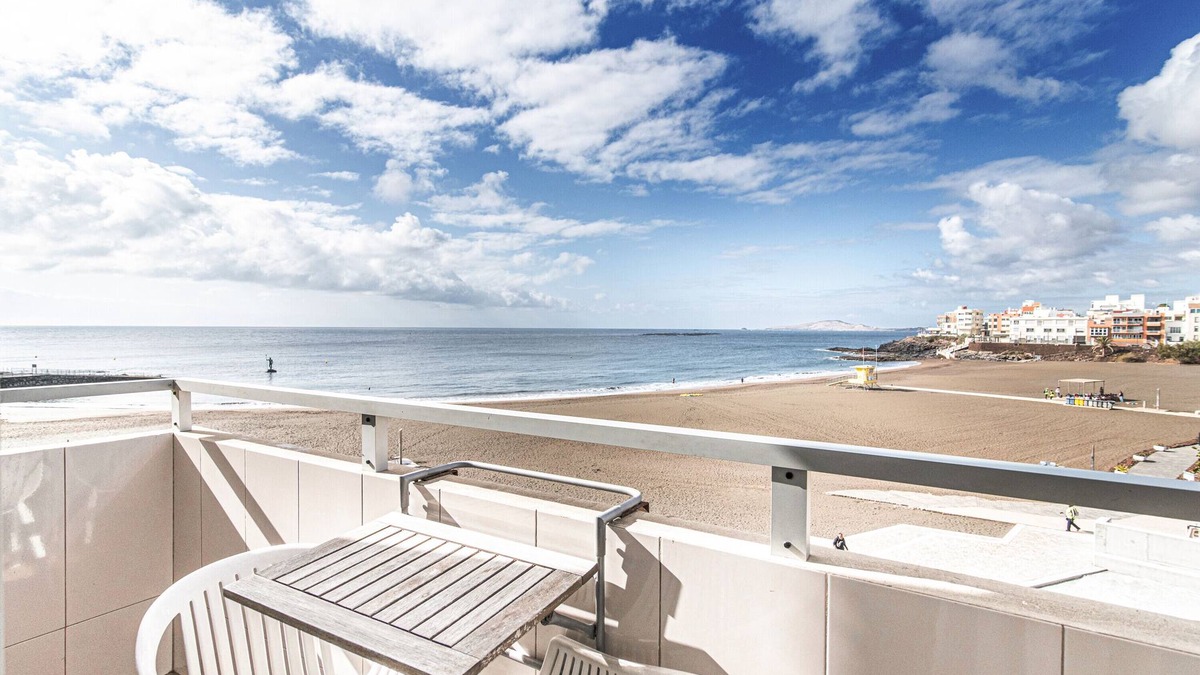 Melenara Apartment | Vacation Apartment 'Vista Playa Y Mar - Sea View' with Balcony, Wi-Fi and Air Conditioning