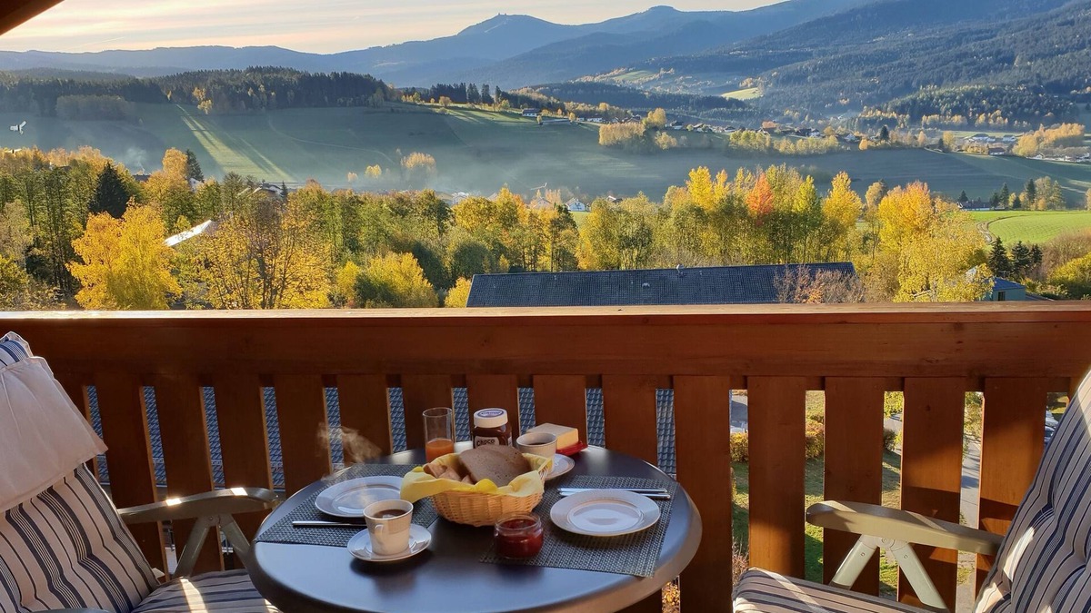 Lam Apartment | Vacation apartment with a panoramic view, modern, by a golf course, wellness