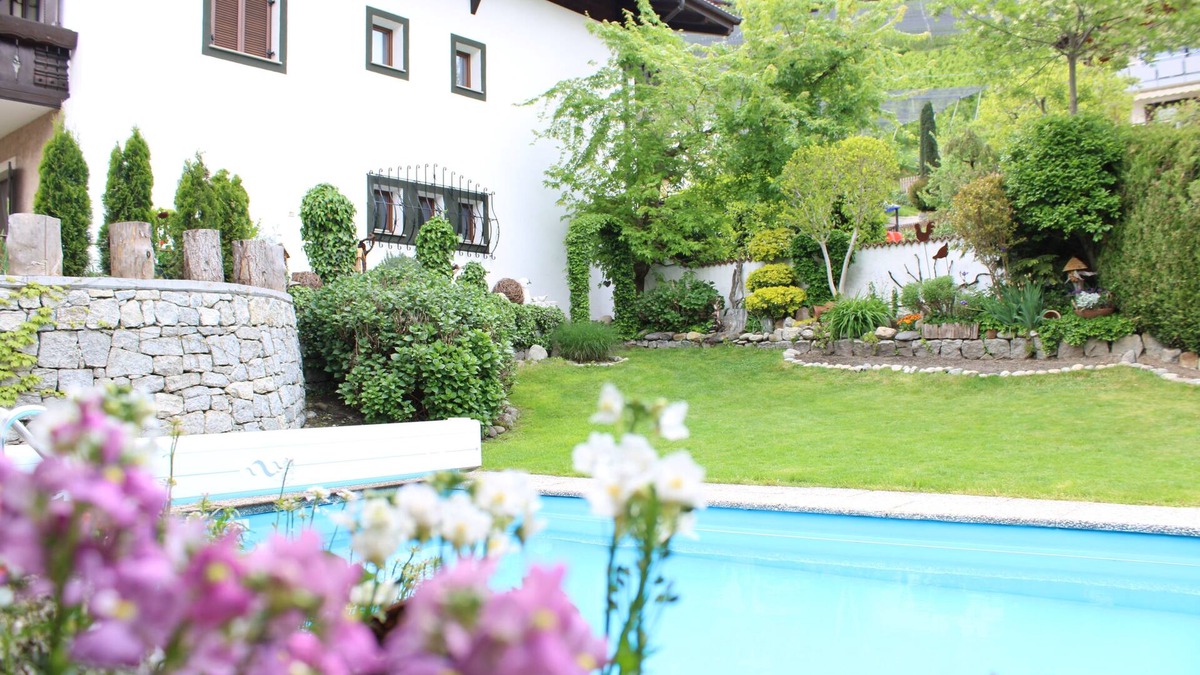 Rifiano Apartment | Vacation apartments Innerhofer west-facing balcony apartment, shared garden and pool