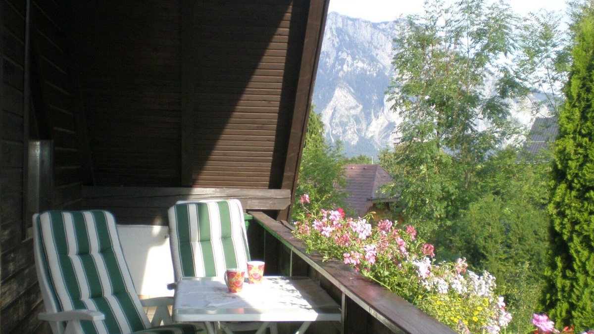 Altmuenster Apartment | Vacation apartment with balcony on the Stücklbach