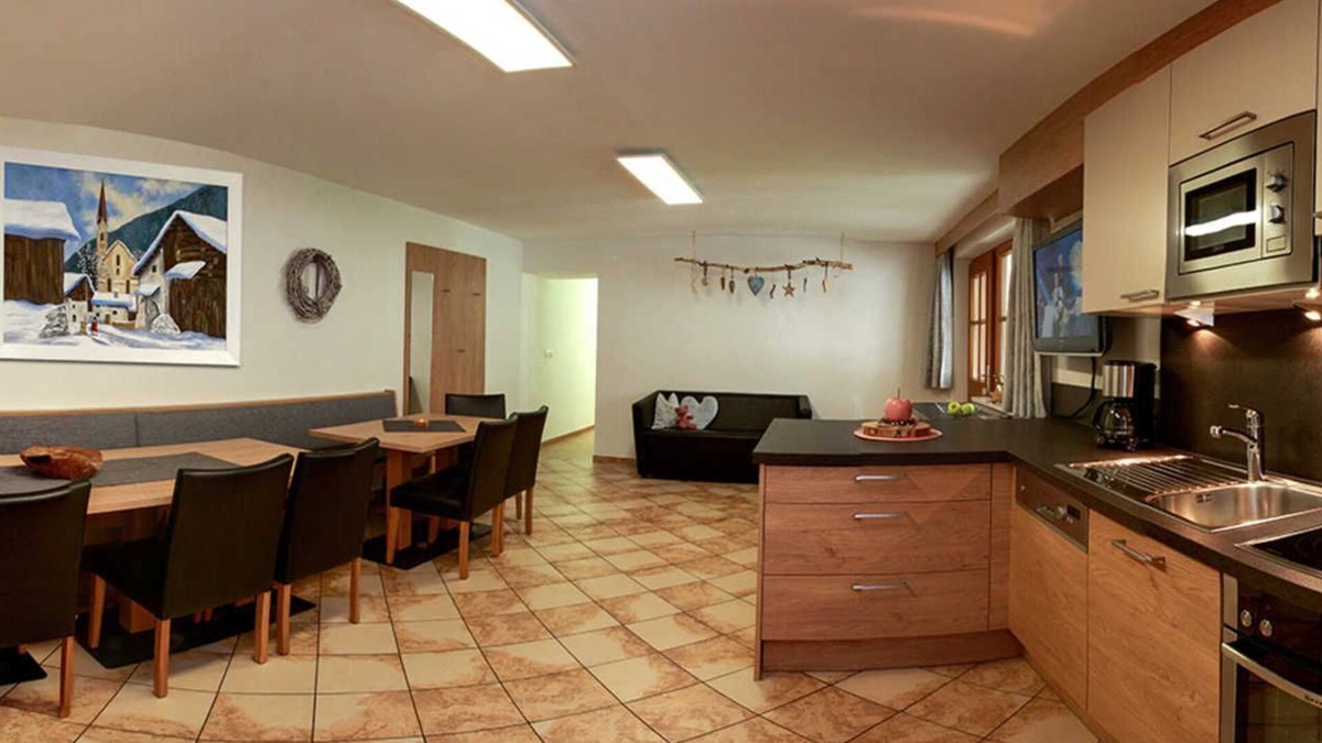 Nauders Apartment | Vacation apartment Klaudia - Alois' Ferienglück *at the ski bus stop*
