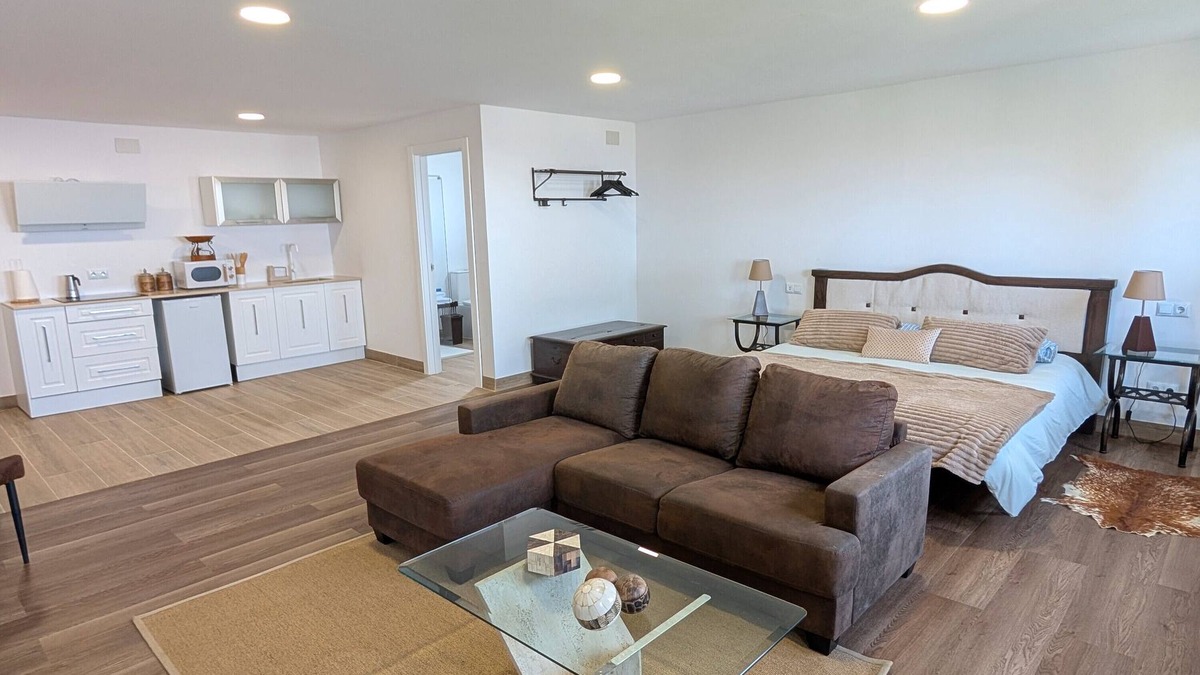 Los Portales Apartment | Vacation 'Bastion Del Drago - 1' with Sea View, Shared Terrace and Wi-Fi
