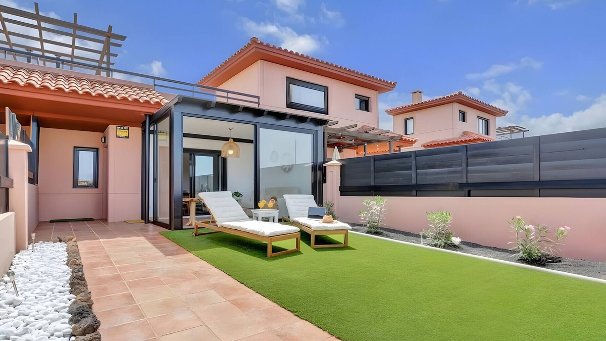 La Oliva Apartment | Vacation 'Bonita Lajares 3' with Shared Pool, Private Terrace and Wi-Fi