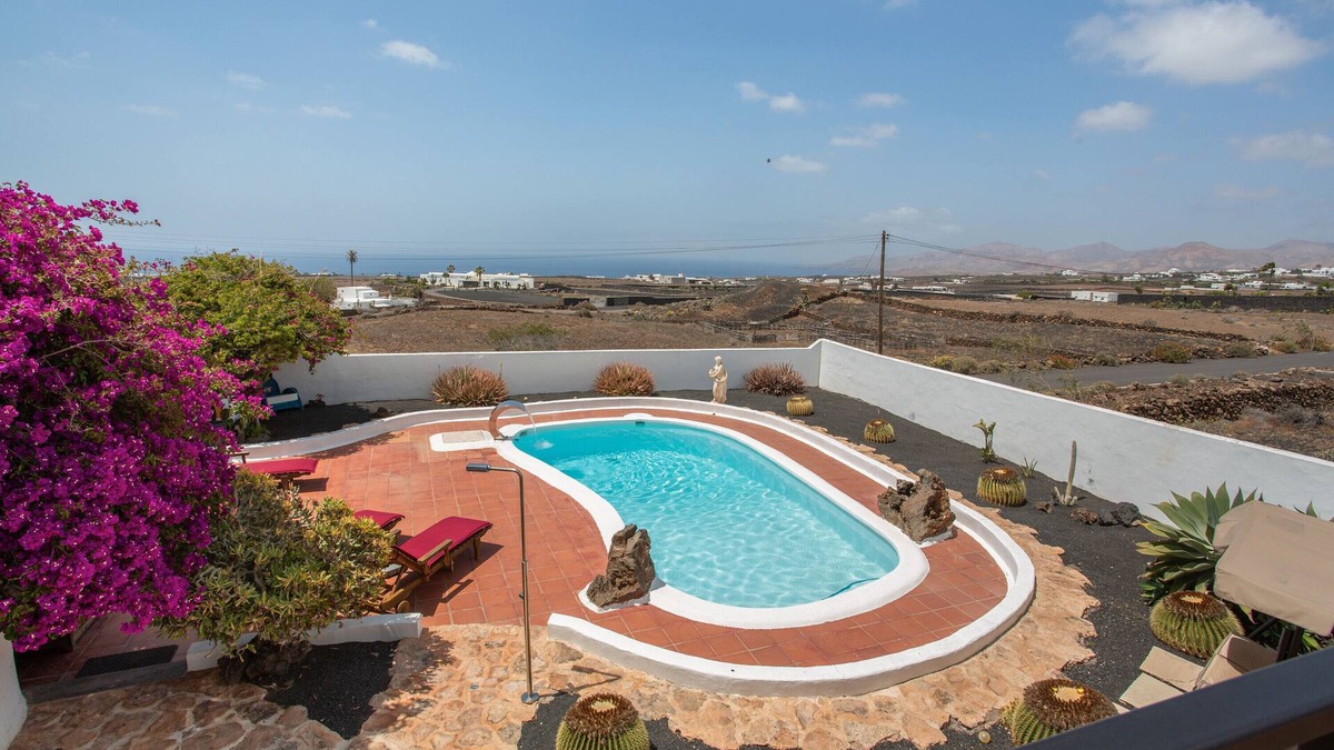 Macher Apartment | Vacation 'Camelio' with Mountain View, Private Pool and Private Terrace