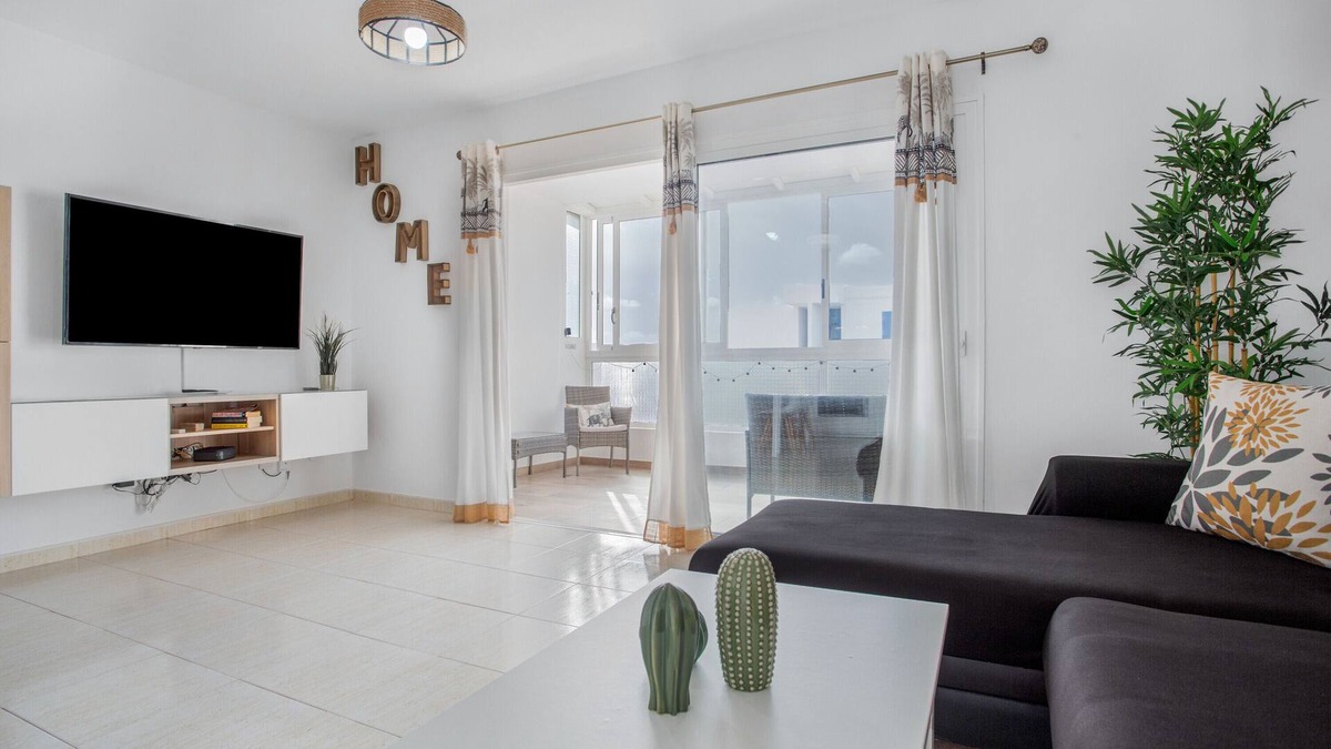Costa Teguise Apartment | Vacation 'Casa Dragos' with Sea View, Private Terrace and Wi-Fi