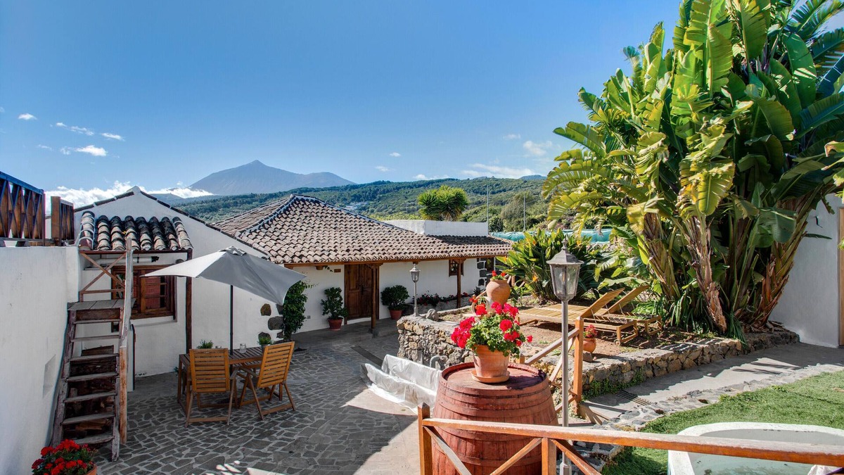 El Tanque Apartment | Vacation 'Casa Guimar' with Sea View, Wi-Fi and Air Conditioning