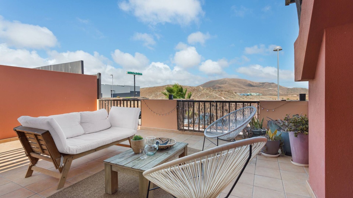 Geafond Apartment | Vacation 'Casa Trisca Corralejo' with Sea View, Private Terrace and Wi-Fi