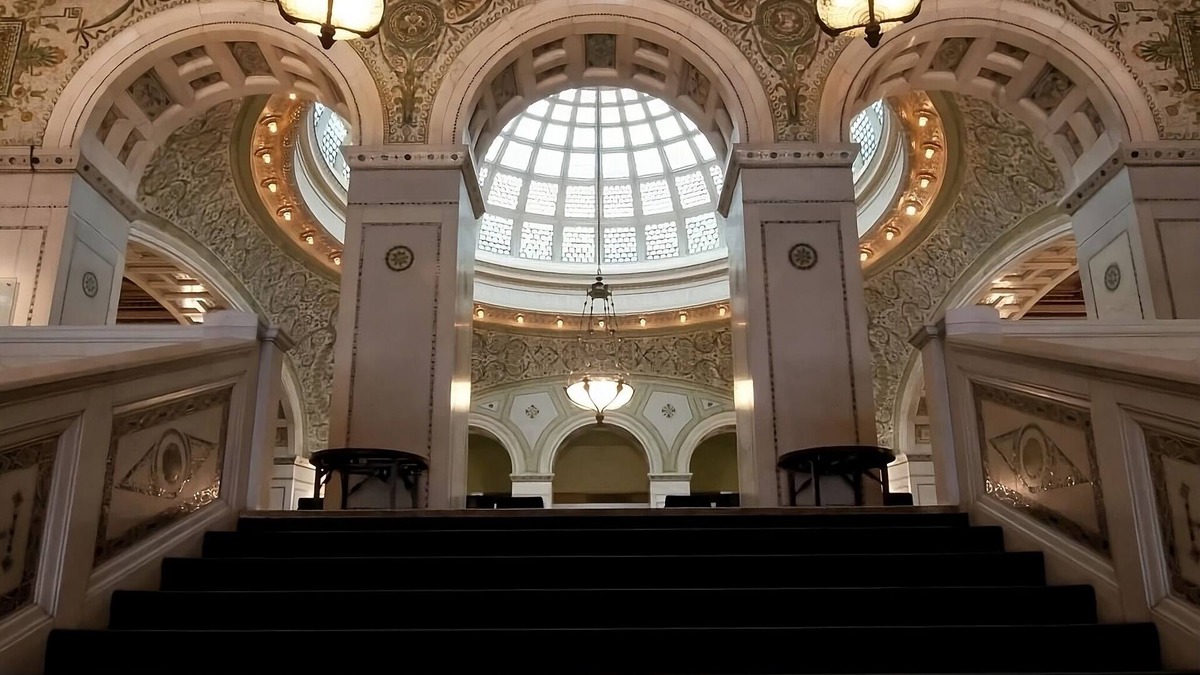 Downtown Chicago Resort | Vacation Day Is Always A Great Idea! Pets are Allowed, Near The River Theater