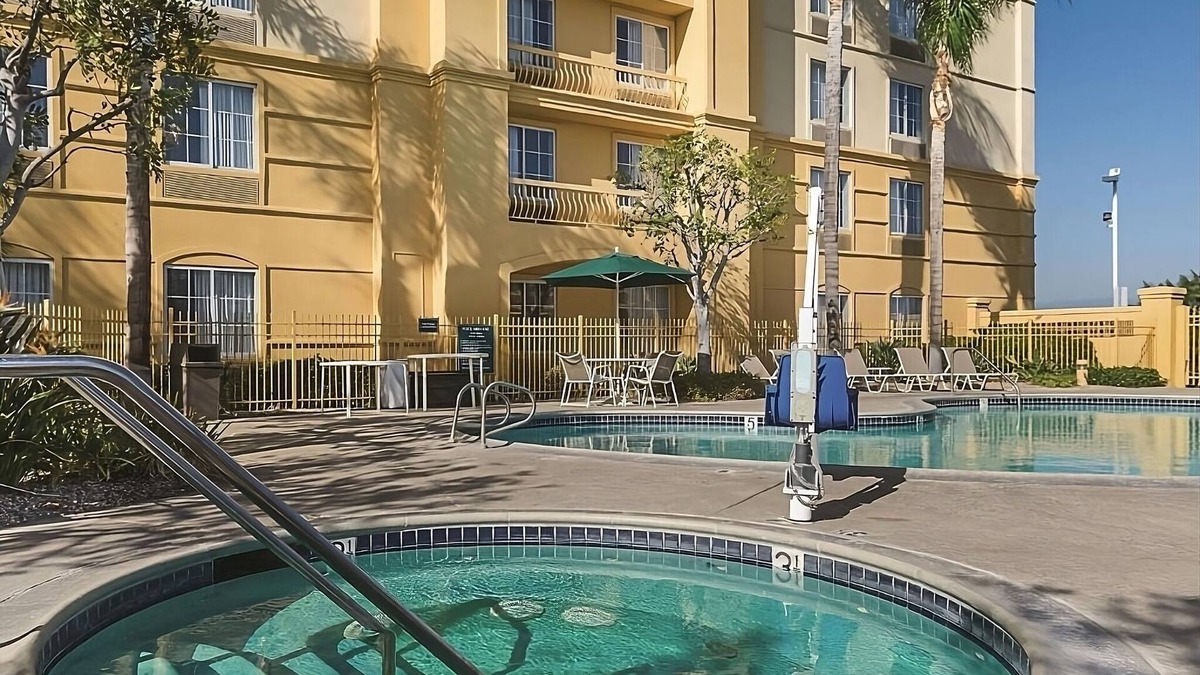 Guasti Hotel | Vacation Day Is Always A Great Idea! 3 Relaxing Units Near Ontario Town Square