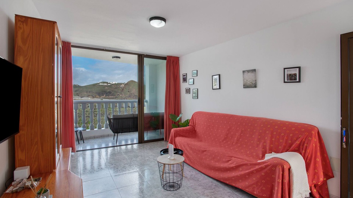 Moya Apartment | Vacation 'El Granero' with Shared Terrace, Shared Garden and Wi-Fi
