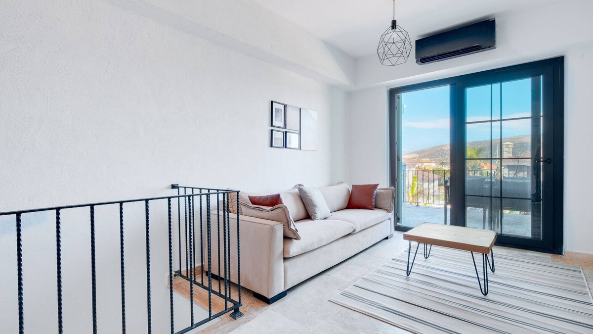 Alacati Apartment | Vacation flat w pool and balcony, 5 min to beach