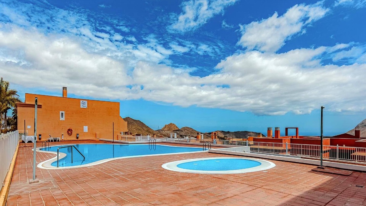 Chayofa Apartment | Vacation 'Great View Over The Ocean Blanca' with Sea View, Shared Pool and Wi-Fi