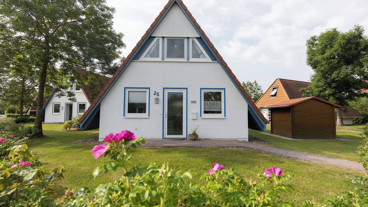 Dorumer Neufeld House | Vacation home Meyer. Charming and with a wood-burning stove.