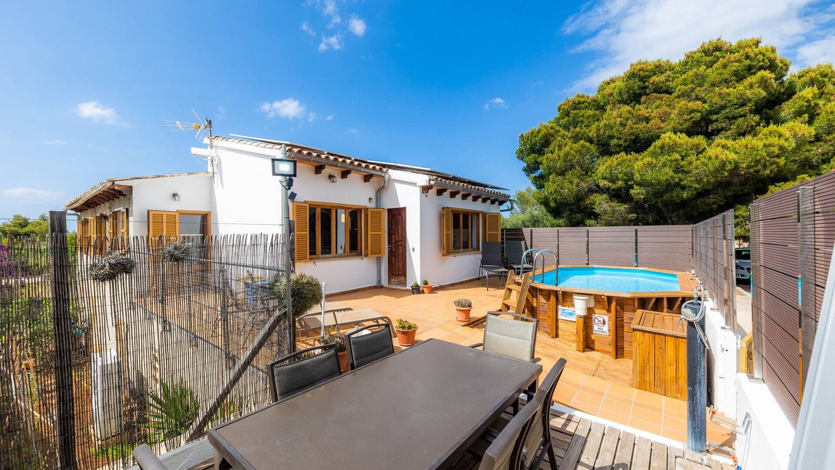 Urbanizacion Mont Ferrutx House | Vacation Home Villa Rosers with Pool, Wi-Fi, A/C & Terrace