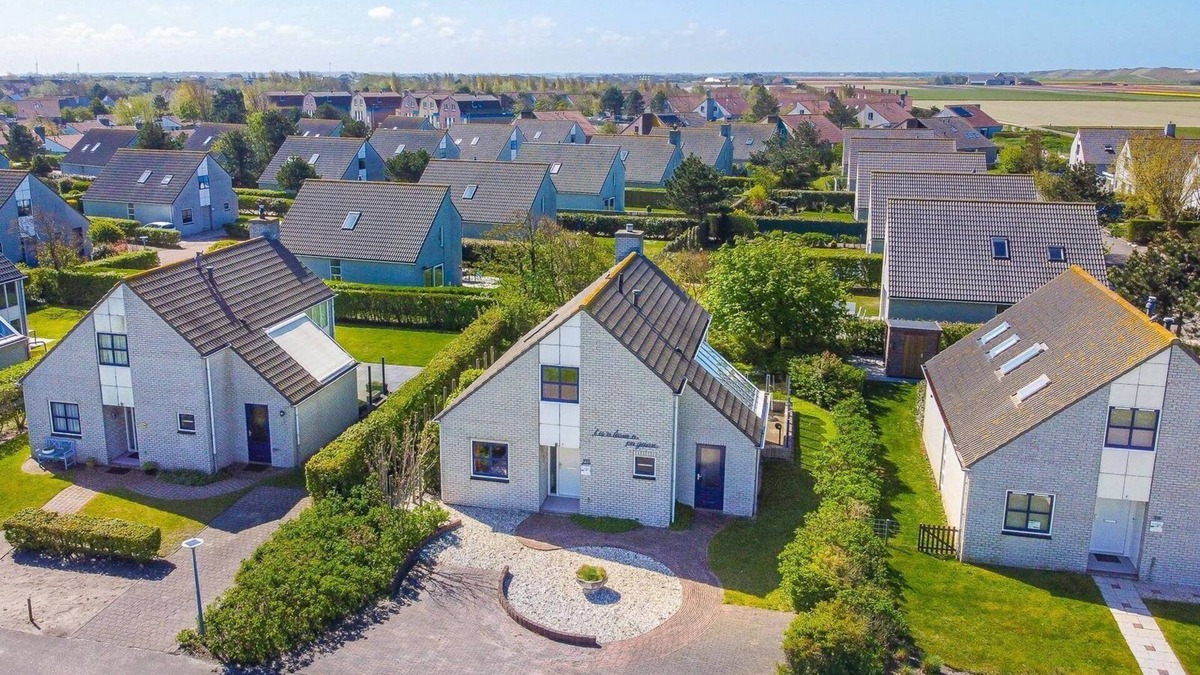 Julianadorp aan zee House | Vacation home Duyngroet: Spacious accommodation with enclosed garden and Landal facilities, within walking distance of the beach