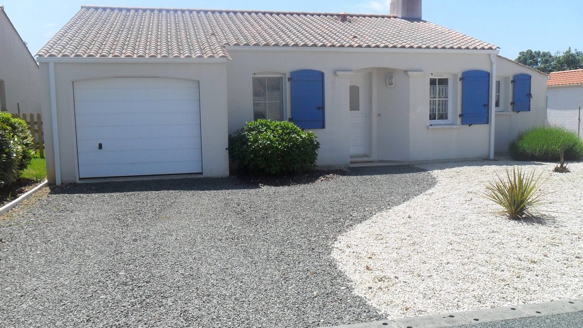 Landevieille House | Vacation home 5 kms from the beach, calm and serenity.