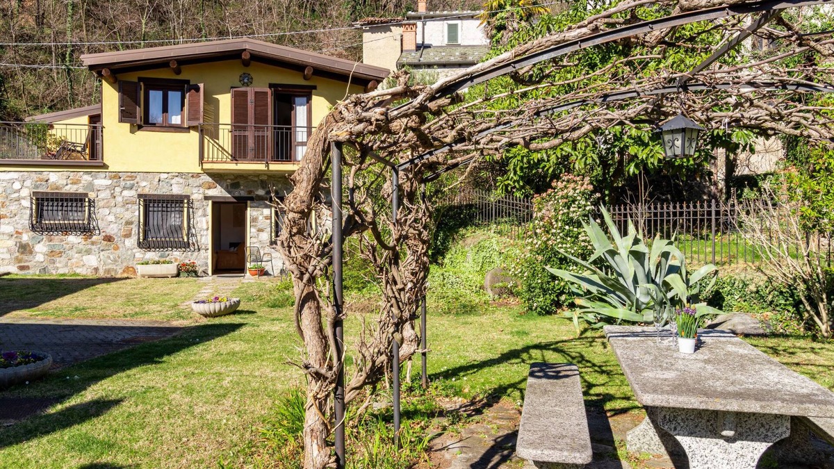 Trezzone House | Vacation home Aili by Interhome
