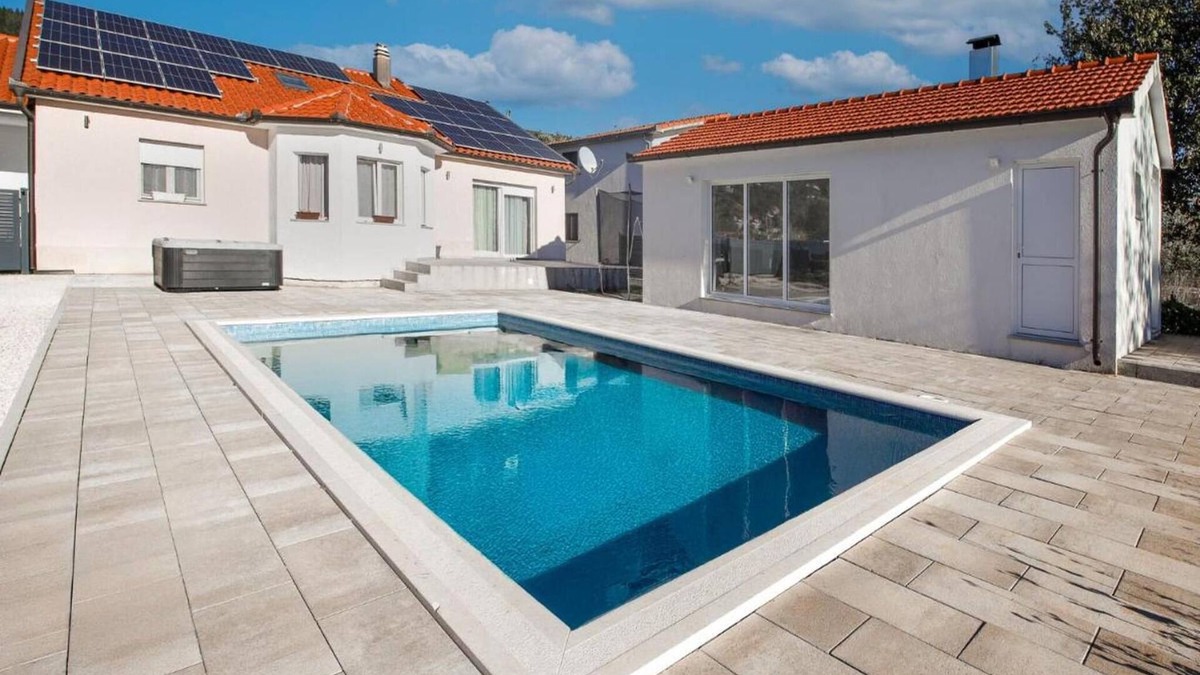 Donji Prolozac House | Vacation home Ana with pool and jacuzzi