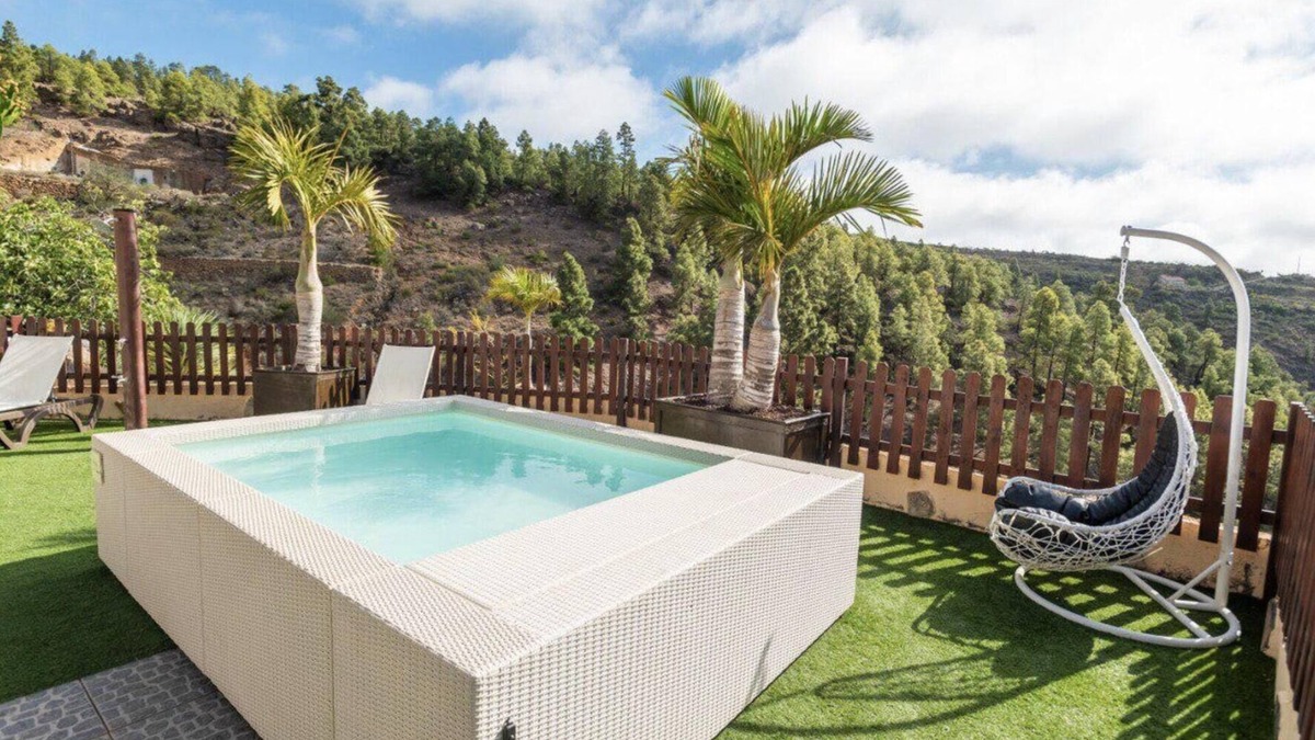 Arico House | Vacation Home 'Añaterve' with Sea View, Private Pool and Wi-Fi