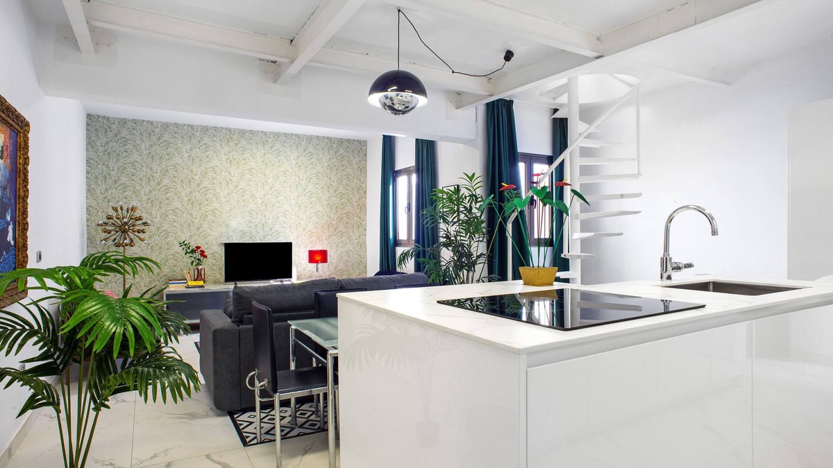 Las Palmas de Gran Canaria House | Vacation Home "Blue sky-loft ático" with Terrace & Wi-Fi
