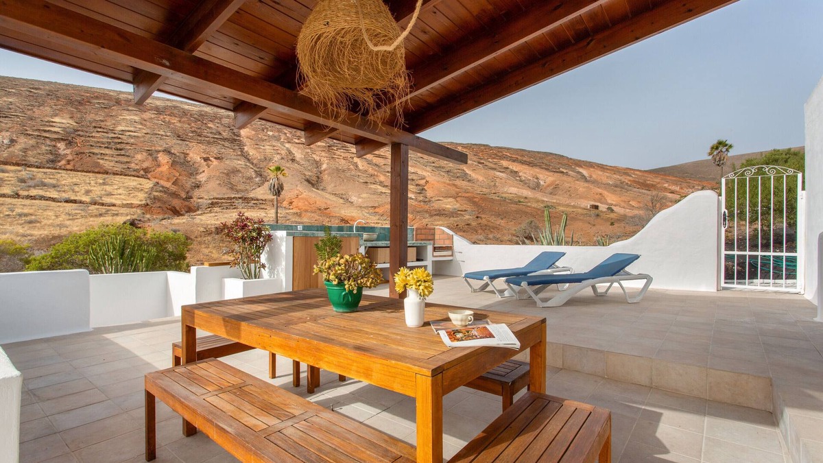 Haria House | Vacation Home 'Casa Azul' with Sea View, Private Terrace and Wi-Fi