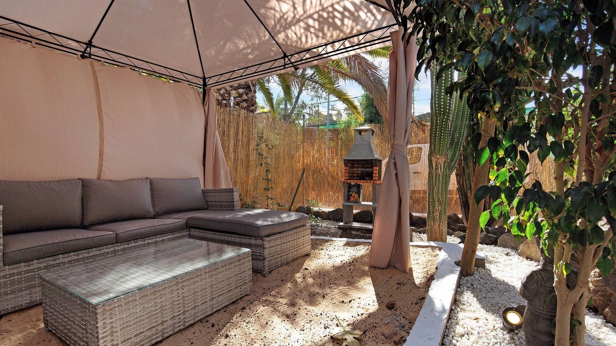 Pajara House | Vacation Home "Casa Alexis" with Wi-Fi, Terrace & Garden