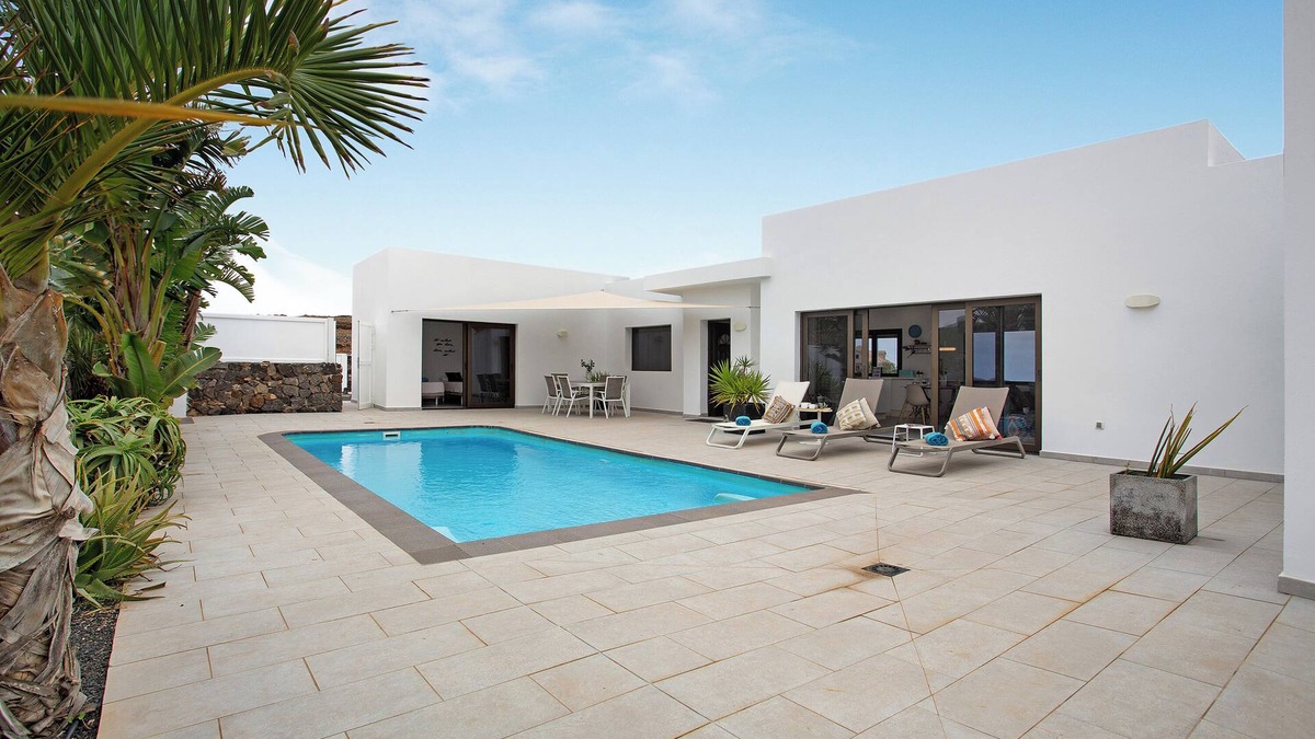 Villaverde House | Vacation Home 'Casa Cabra' with Sea View, Private Pool and Wi-Fi