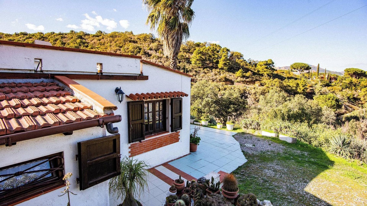 Capoliveri House | Vacation Home Casa Country with Sea View, Garden & Terrace