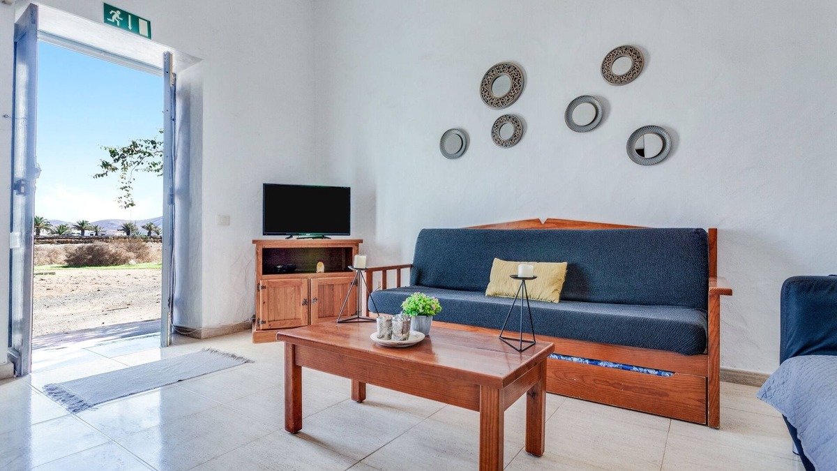 La Oliva House | Vacation Home 'Casa Del Cuartel Ii' with Private Terrace, Shared Garden and Wi-Fi