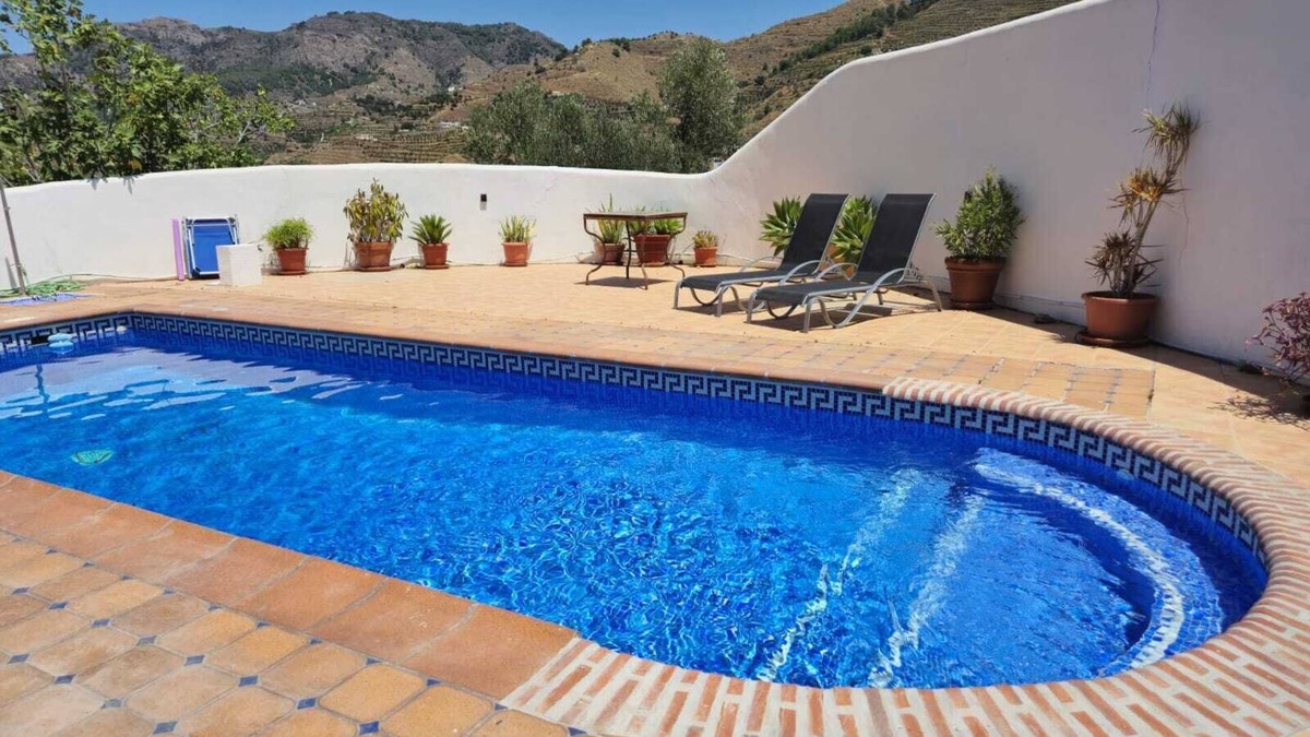 Almunecar House | Vacation Home "Casa Laura" with Mountain View, Pool, Garden, A/C & Wi-Fi