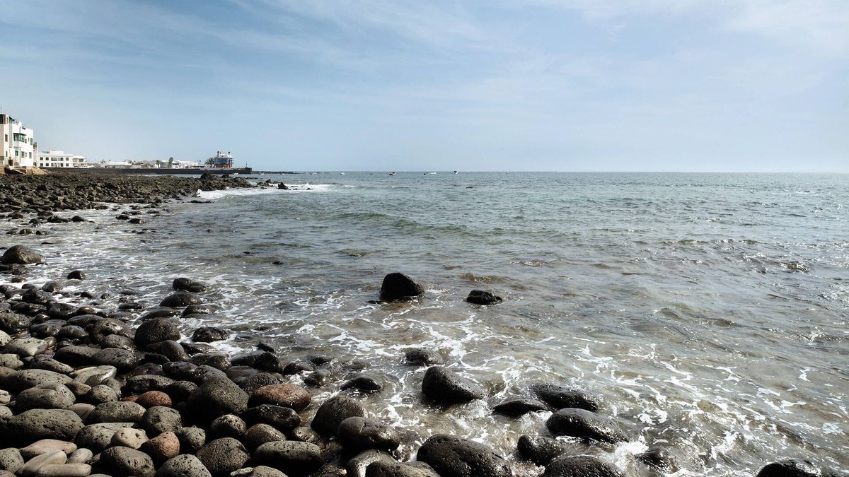 Arrieta House | Vacation Home "Casa Luisa" with Sea View & Wi-Fi