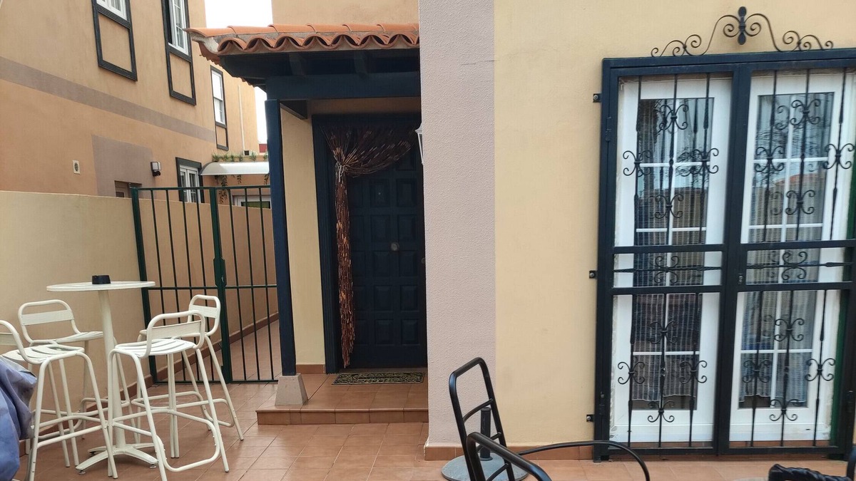 Las Rosas House | Vacation Home "Casa Mohana" with Private Terrace & Wi-Fi