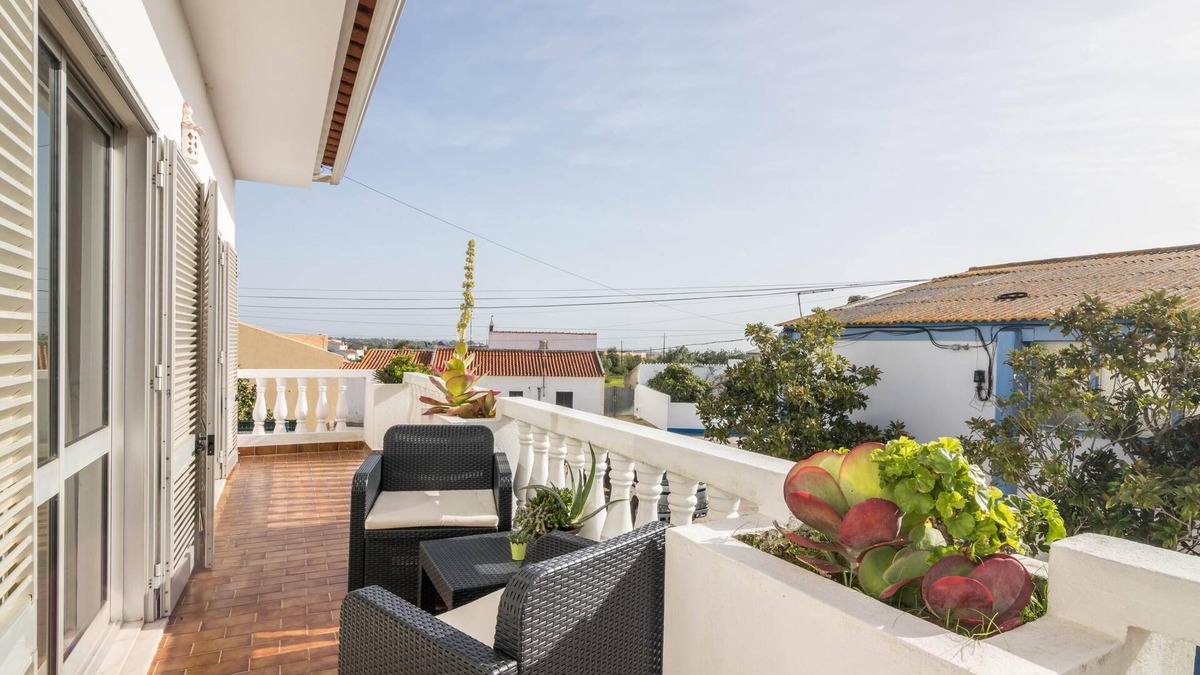 Pera House | Vacation Home "Casa Rocha" with Sea View, 2 Private Terraces & Wi-Fi