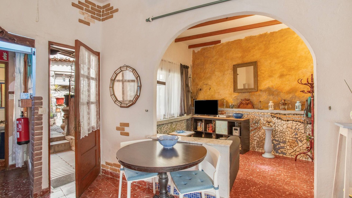 Telde House | Vacation Home 'Casa Rustica San Francisco 3' with Shared Terrace, Shared Garden and Wi-Fi