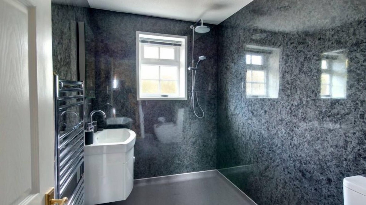 Westward Ho House | Vacation home Cedars Lodge in Bideford - 2 persons, 1 bedrooms