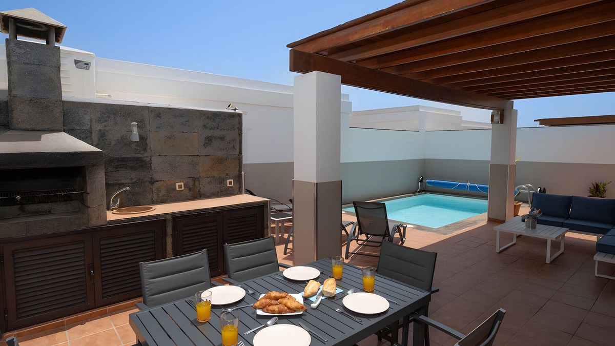 Playa Blanca House | Vacation Home 'De Los Suenos' with Mountain View, Private Pool and Wi-Fi