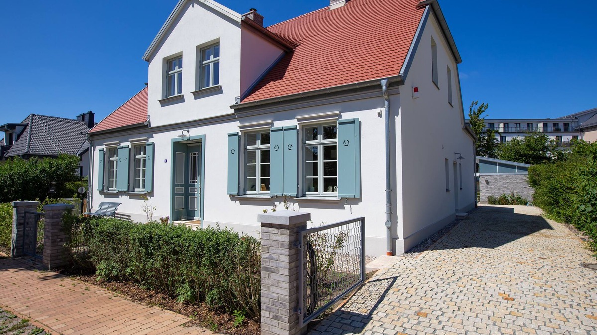 Ostseebad Wustrow House | Vacation home "Kapitänshaus Luv & Lee"
