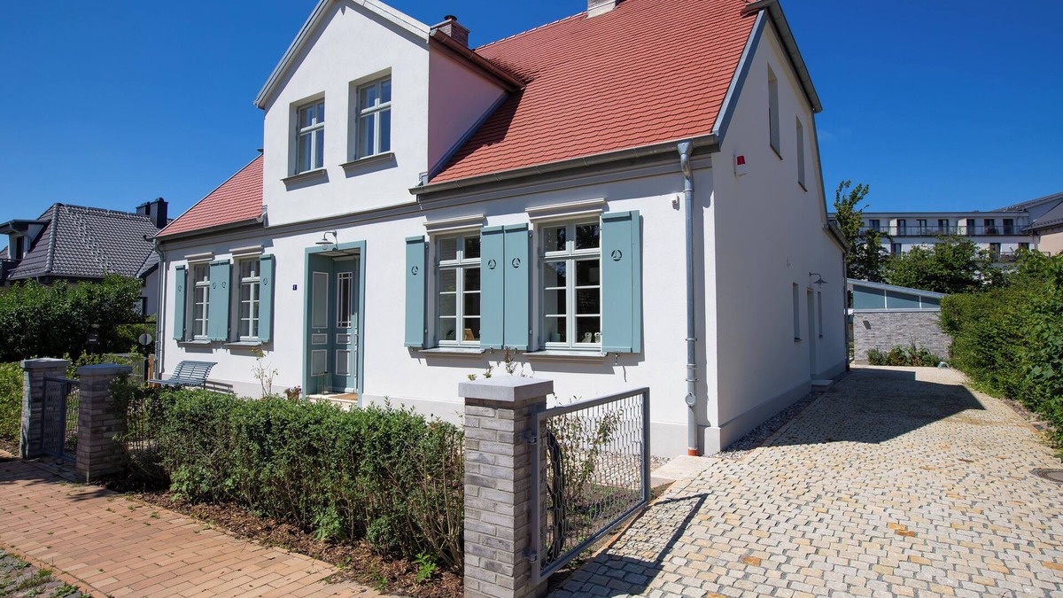 Ostseebad Wustrow House | Vacation home "Kapitänshaus Luv & Lee"