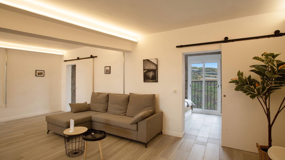 Moya House | Vacation Home 'El Alpendre' with Shared Terrace, Shared Garden and Wi-Fi