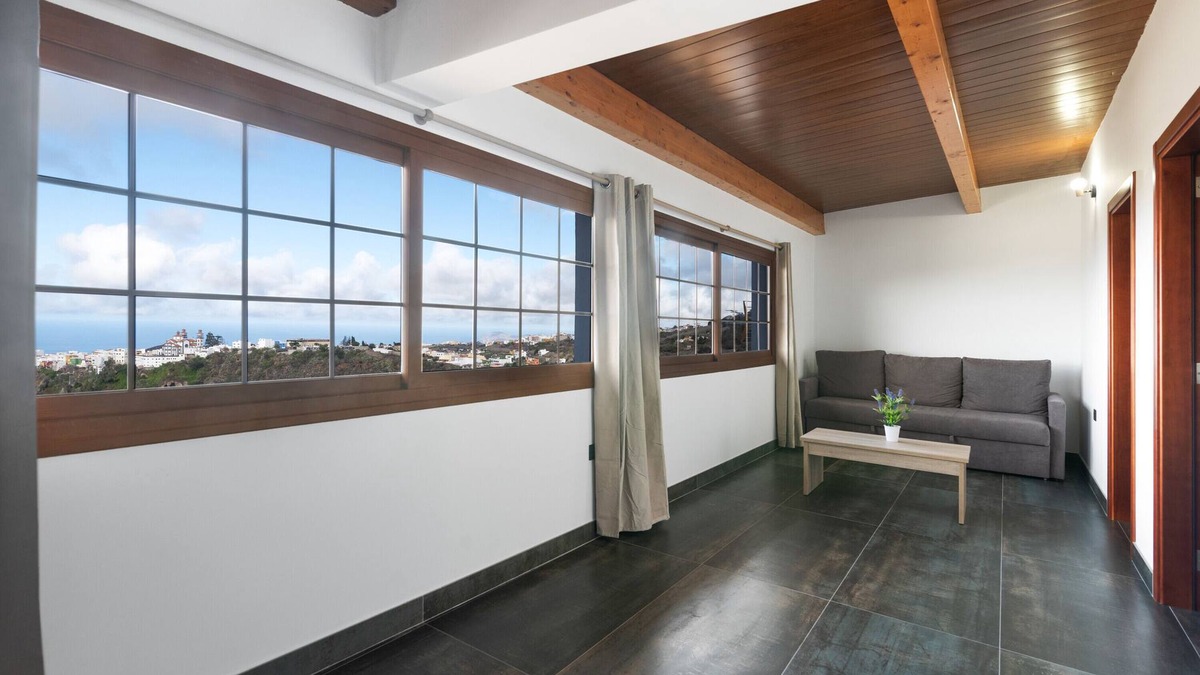 Santa Maria de Guia de Gran Canaria House | Vacation Home 'El Mirador 2' with Sea View, Wi-Fi and Air Conditioning