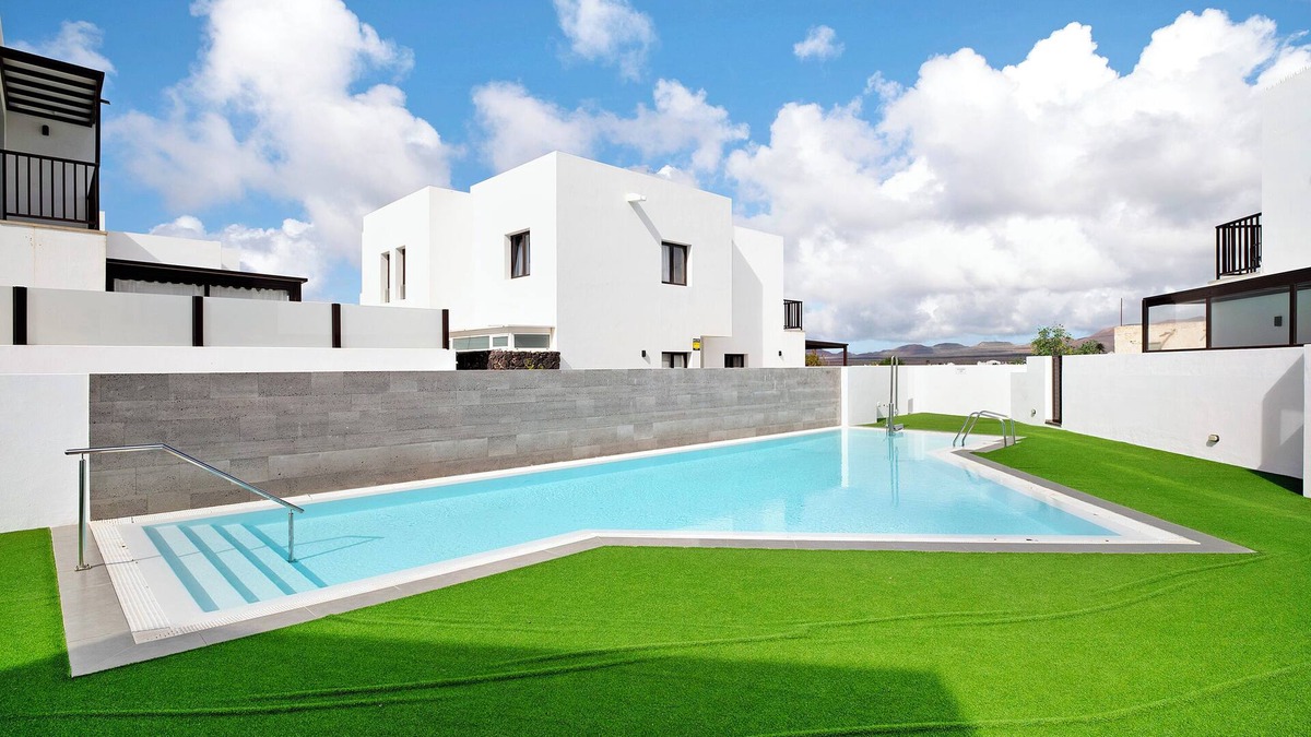 Yaiza Villa | Vacation Home "El Molino" with Mountain View, Shared Pool & Wi-Fi