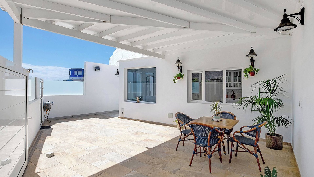El Golfo House | Vacation Home 'El Pasero' with Mountain View, Private Terrace and Wi-Fi