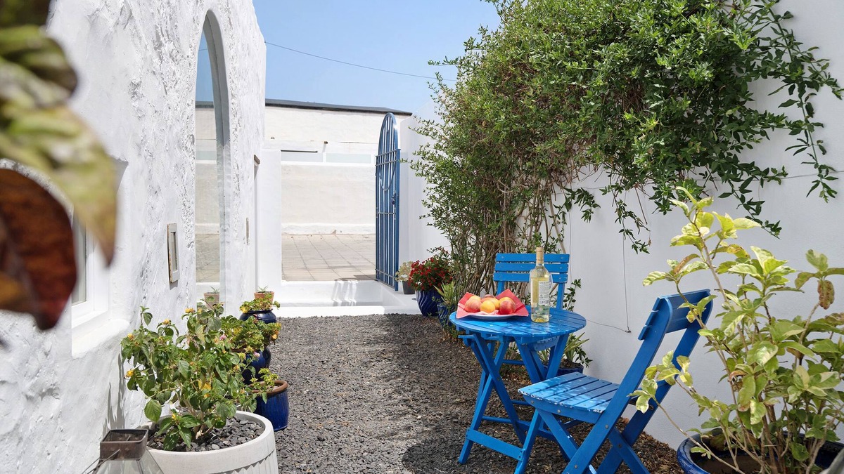 Macher Apartment | Vacation Home 'El Piccolo' with Private Garden and Wi-Fi