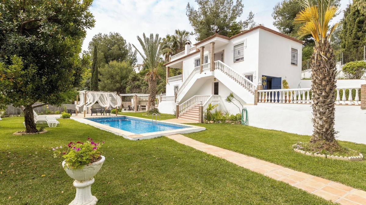 Frigiliana House | Vacation Home "El Valle de Arantxa" with Mountain View, Pool & Wi-Fi