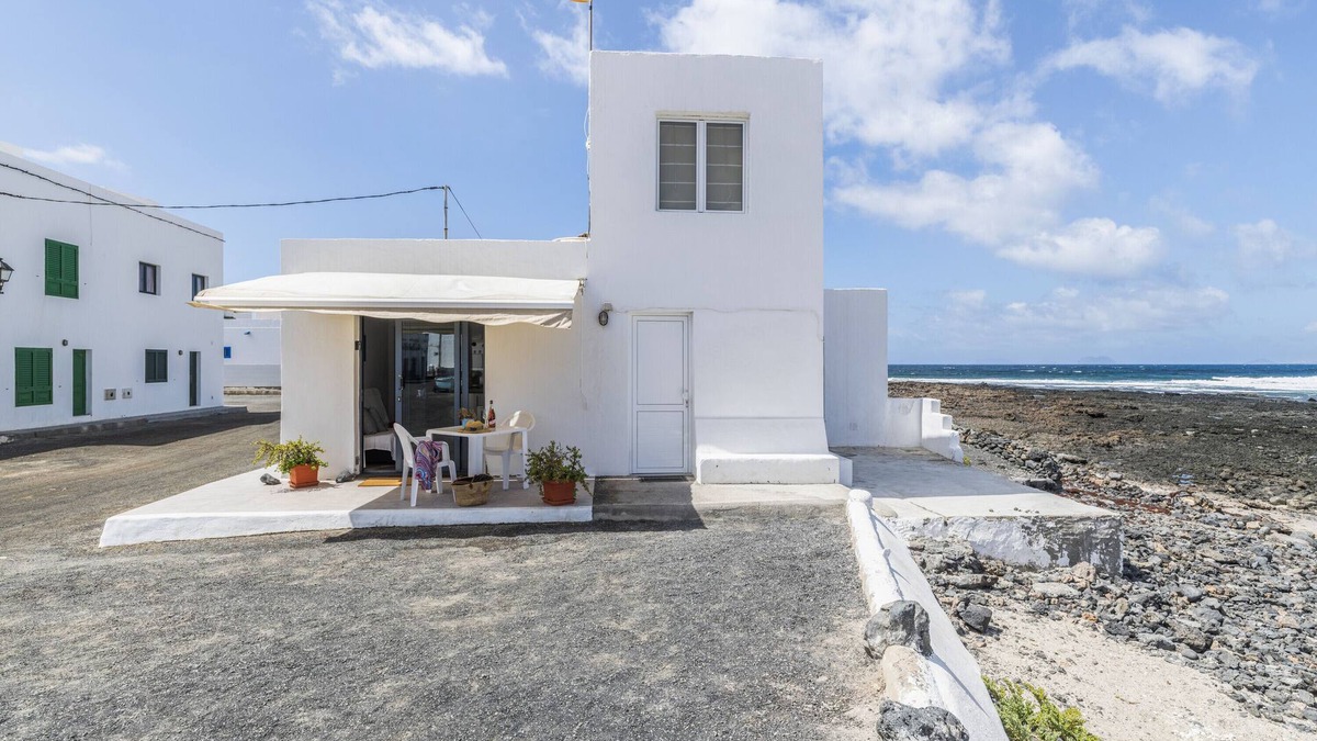 Caleta de Caballo House | Vacation Home 'La Casita Del Mar' in front of the sea, Private Terrace and Wi-Fi