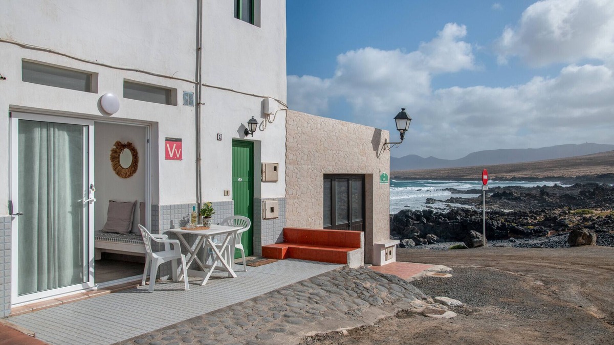 Caleta de Caballo House | Vacation Home 'Ola' with Mountain View and Wi-Fi